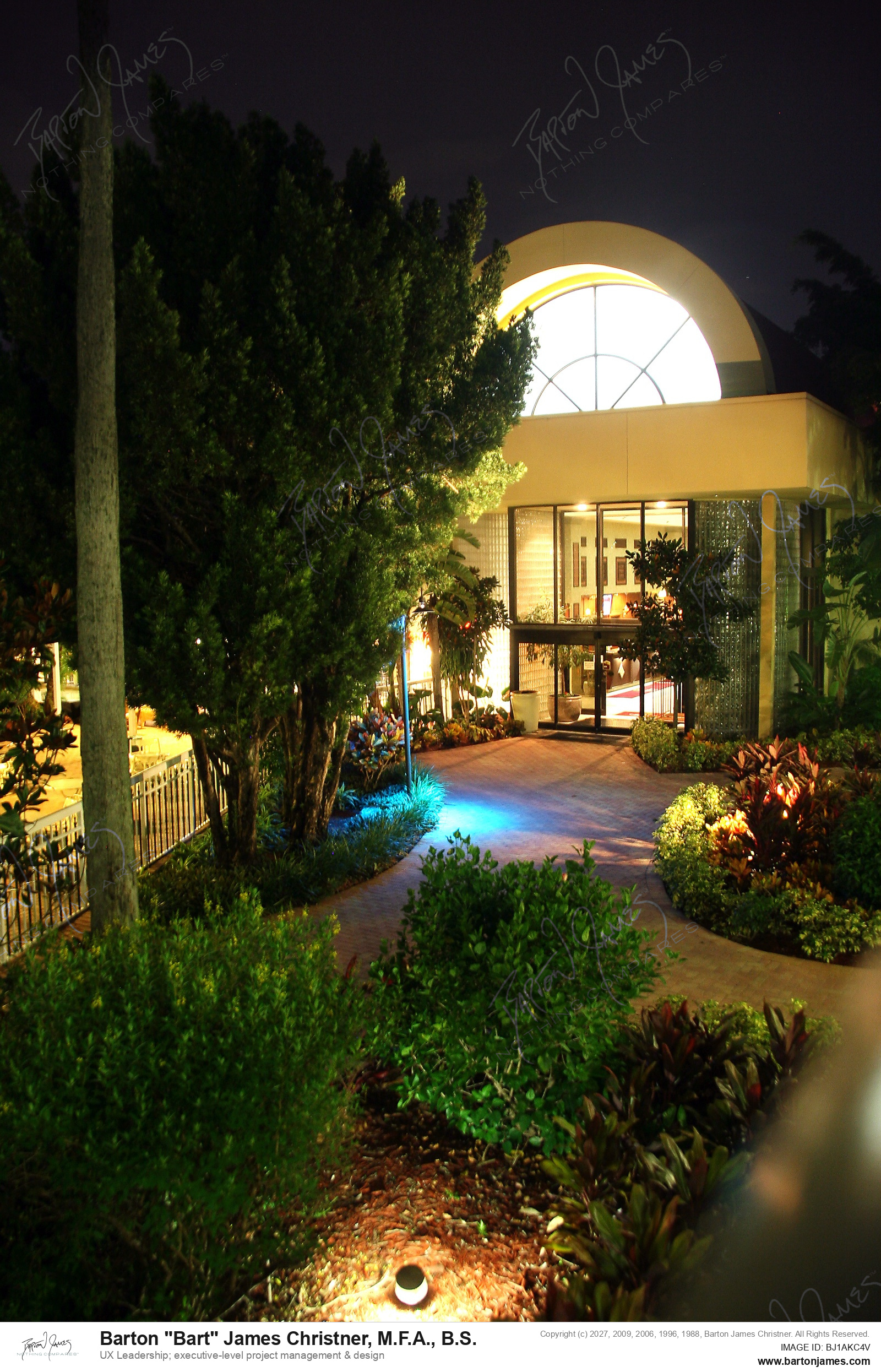 20140906 NIGHT Tampa USFClarion Hotel Lobby Night PHOTO