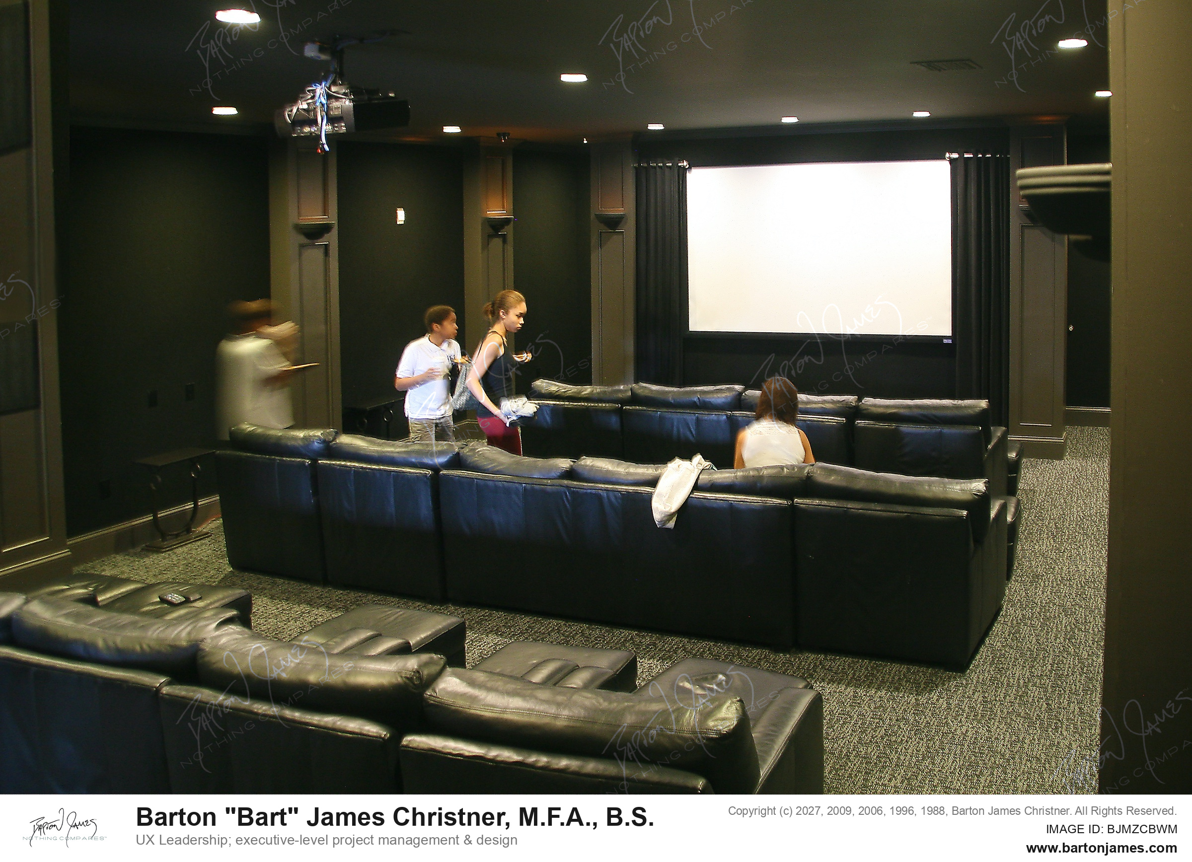20140906 INTERIOR Tampa USFKristas Apartment Theater PHOTO